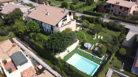 Winter, Sring, Summer, or Fall, Villa dell'Olivo Bianco is the perfect vacation spot!